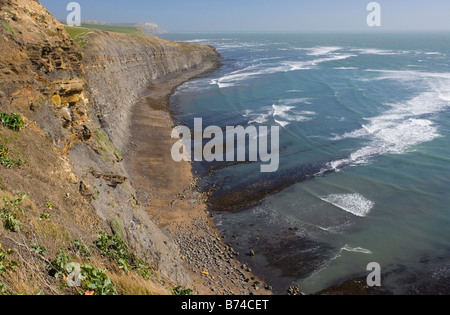Le Dorset Coast wild en direction est à partir de la corde de tête vers Kimmeridge Lac avec St Aldhelm's Head au-delà de la côte de Dorset Banque D'Images