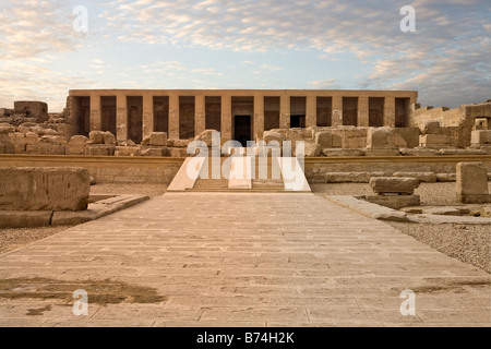 Avant-cour au Temple de Seti I à Abydos, vallée du Nil Egypte Banque D'Images