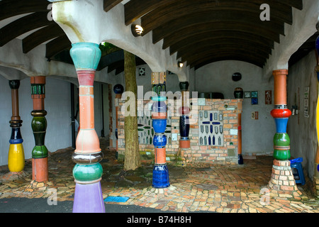 Nouvelle Zélande, île du Nord, la Thonine orientale Kawakawa, wc, une conception de l'artiste Hundertwasser Friedrich ( 1928-2000). Banque D'Images