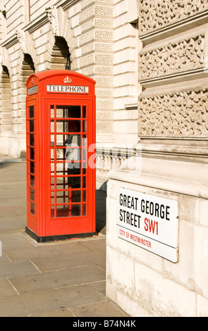 Boîte de téléphone traditionnel dans la ville de Westminster, London, UK Banque D'Images