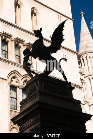Dragon statue de Temple Bar monument qui marque la limite entre la ville et Westminster London UK Banque D'Images