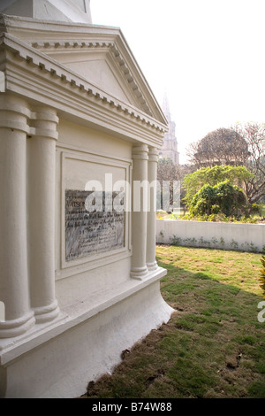 Un mémorial à un officier naval tombés dans l'église Saint John's à Kolkata, Inde. Banque D'Images