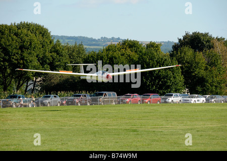 Avion planeur qui viennent pour l'atterrissage. Banque D'Images