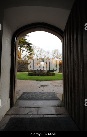 L'entrée de porte et Musée du Château de St Fagans Welsh Life Cardiff Banque D'Images