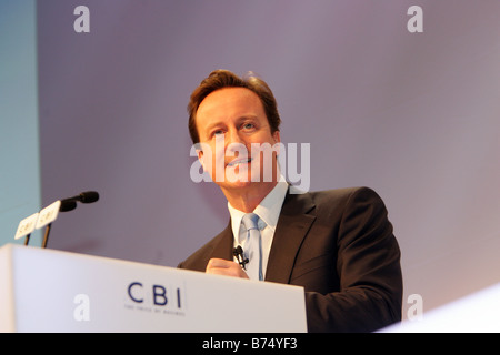 David Cameron à parler à la Conférence IBC Banque D'Images