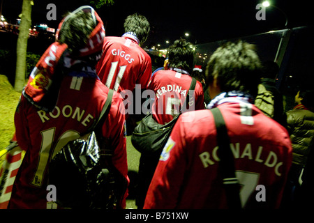 Manchester United Football fans japonais portant des noms des bandelettes de leurs idoles/ joueurs. Banque D'Images