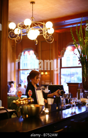 Le Grand Café dans le Grand Hotel Oslo Banque D'Images