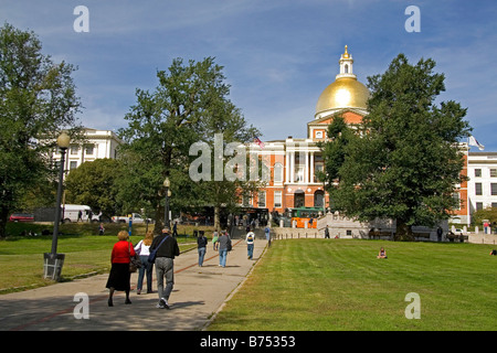 La Massachusetts State House et Boston Common situé dans le quartier Beacon Hill de Boston Massachusetts USA Banque D'Images