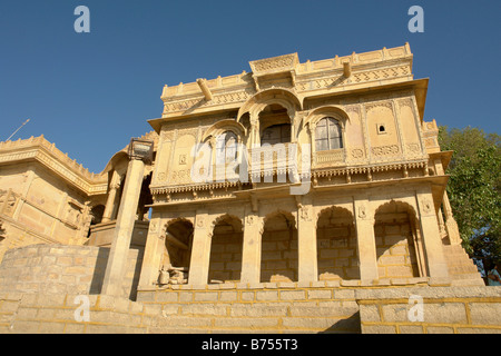 Au temple au bord du lac Gadi Sagar ou réservoir gadisar Banque D'Images