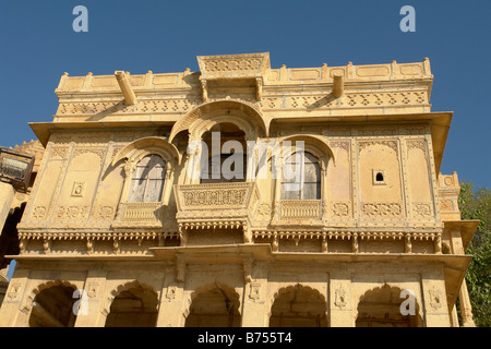 Au temple au bord du lac Gadi Sagar ou réservoir gadisar Banque D'Images