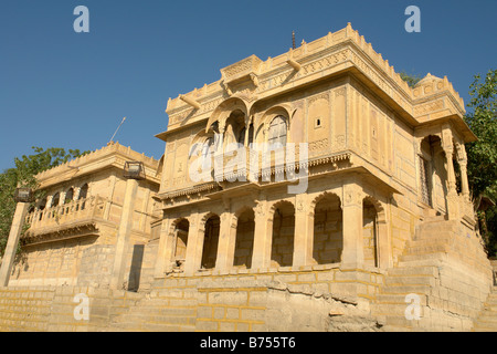 Au temple au bord du lac Gadi Sagar ou gadisar Banque D'Images