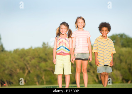 Portrait de trois enfants en Park, Winnipeg, Manitoba, Canada Banque D'Images