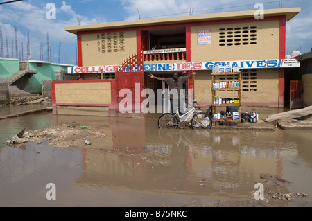 Gonaïves inondée après trois ouragans ont frappé Haïti en août 2008. Banque D'Images