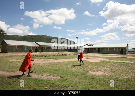 L'école primaire au Kenya, la plupart des étudiants sont d'inhabtited à proximité village par des gens de la tribu Massai les nombreux enfants vont à l'école mais beaucoup ne le font pas car ils ont à l'catlle troupeau très peu de continuer ses études après l'école primaire Banque D'Images
