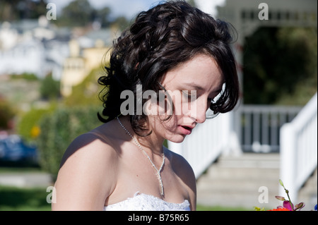 Mariée juste après son mariage sur la façon de prendre quelques photos Banque D'Images