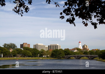 Charles River et les bâtiments de l'Université de Harvard à Cambridge, Massachusetts États-Unis Boston Banque D'Images