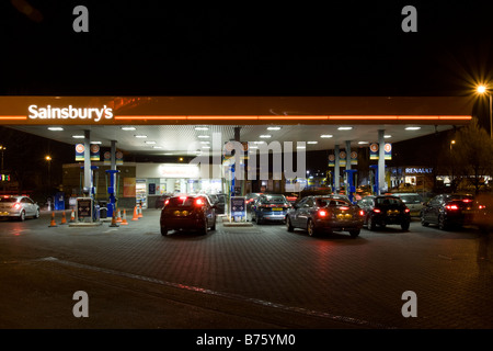 Station essence Sainsbury's North London Enfield Banque D'Images