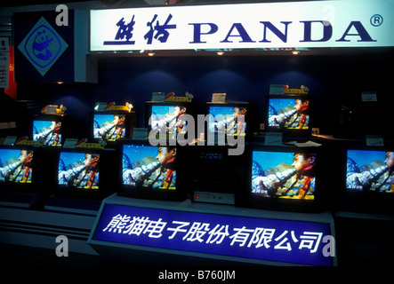 La télévision, les produits électroniques, grand magasin, ville de Kunming, Province du Yunnan, Chine Banque D'Images