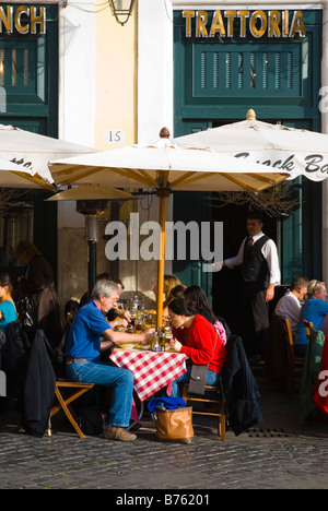 Trattoria Caffe le long de l'Argentine en passant par l'Argentine dans le centre historique de Rome Italie Europe Banque D'Images