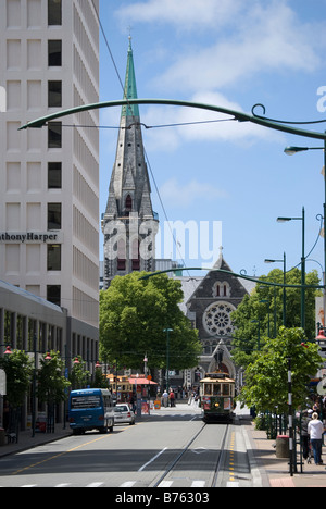 Vue vers le bas Worcester Street montrant Cathédrale et Tour de ville en tramway, Christchurch, Canterbury, Nouvelle-Zélande Banque D'Images