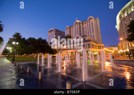 Plaza de Cesar Chavez, le Fairmont San Jose, Market Street, San Jose, Californie, USA Banque D'Images