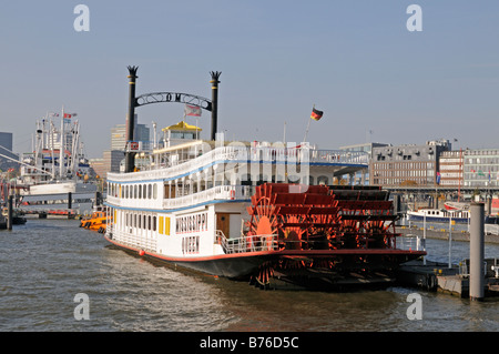 Mississippi Queen im Hamburger Hafen Deutschland Mississippi Queen dans le port de Hambourg Allemagne Banque D'Images