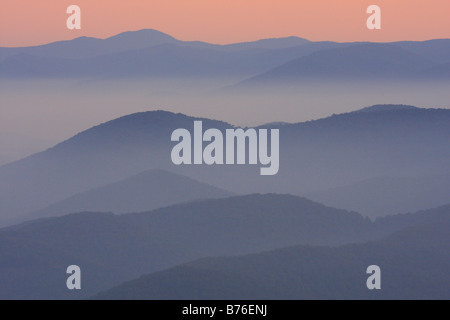 L'aube à corbeaux Roost, Blue Ridge Parkway, Virginia, USA Banque D'Images