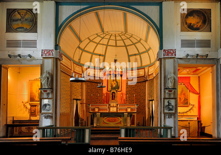 L'autel de Cataldo Mission, le plus ancien immeuble de standing près de Wallace, en Idaho, USA Banque D'Images