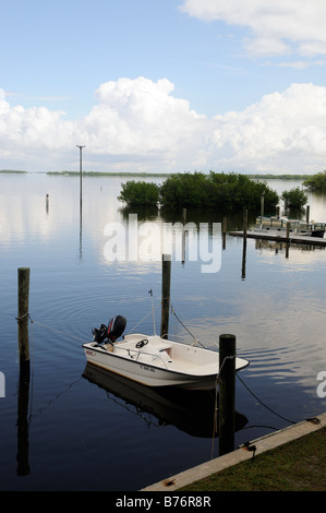 J N Ding Darling National Wildlife Refuge Sanibel Island florida rental or dayboat sur le quai Banque D'Images