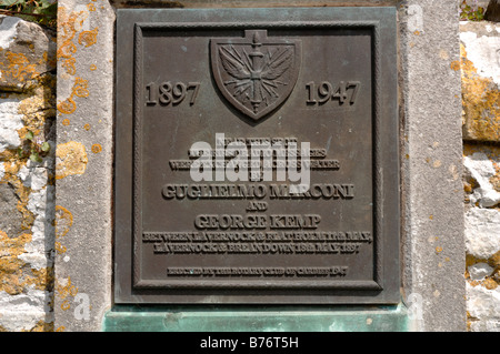 Plaque commémorant la première transmission radio au-dessus de l'eau Point Lavernock Vallée de Glamorgan au Pays de Galles UK Europe Banque D'Images