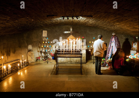 Crypte DE L'ÉGLISE À SAINTES MARIES DE LA MER EN PROVENCE FRANCE Banque D'Images