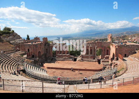 Théâtre grec et l'Etna cloud streaming, Taormina, Sicile Banque D'Images