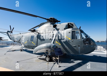 Sikorsky SH-3G hélicoptère Sea King sur le pont du porte-avions USS Yorktown, Musée Naval Patriots Point, Charleston Banque D'Images