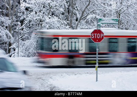 La navette de bus de transport en commun sur la journée d'hiver Victoria British Columbia Canada Banque D'Images