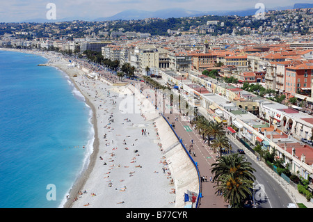 Plage et promenade du bord de mer, Promenade des Anglais, Nice, Alpes-Maritimes, Provence-Alpes-Côte d'Azur, le sud de la France, France, Banque D'Images
