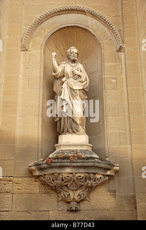 Statue à la cathédrale Saint Theodorit, Uzès, Gard, Languedoc-Roussillon, France du Sud, France, Europe Banque D'Images