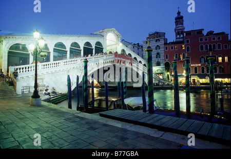 Ponte di Rialto, le Pont du Rialto, le Grand Canal, Venise, Italie, Europe Banque D'Images