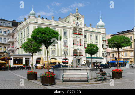 Hôtel de ville avec carillon, Gmunden sur le lac Traunsee, Haute Autriche, Autriche, Europe Banque D'Images