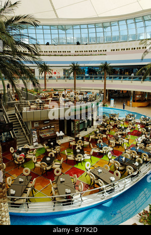 Le centre commercial Marina Mall, l'Émirat d'Abu Dhabi, Émirats arabes unis, l'Arabie, près de East Banque D'Images