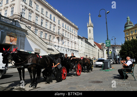 Buggy, à cheval, à l'extérieur de la Fiaker Albertina, Vienne, Autriche, Europe Banque D'Images