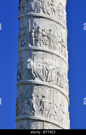 La colonne sculptée de scènes bibliques, l'église de Saint Charles, Karlskirche, Vienne, Autriche, Europe Banque D'Images