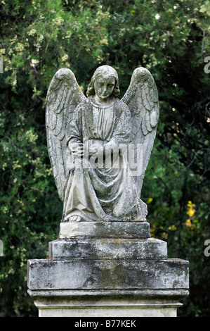 Ange sur une tombe du cimetière Saint Marx, Biedermeierfriedhof, Vienne, Autriche, Europe Banque D'Images