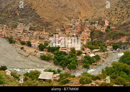 Vue du village de Setti Fatima dans la vallée de l'Ourika dans les montagnes de l'Atlas, Maroc, Afrique Banque D'Images