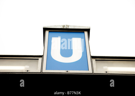 Allemagne, Berlin, Subway sign, elevated view Banque D'Images