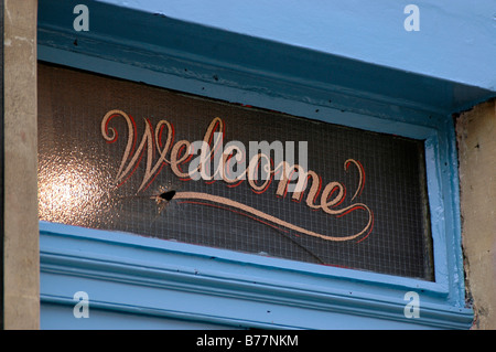 Public House welcome sign, UK Banque D'Images