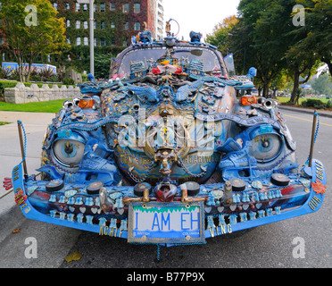 Voiture bizarre avec décorations complexes, Volkswagen Beetle, Vancouver, British Columbia, Canada, Amérique du Nord Banque D'Images