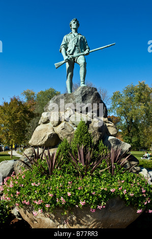 Minute Man Sculpture Battle Green, Lexington, MA. L'emplacement de l'premiers coups de la révolution américaine. Banque D'Images