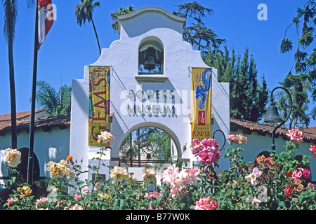 Entrée de Bowers Museum Santa Ana en Californie Banque D'Images