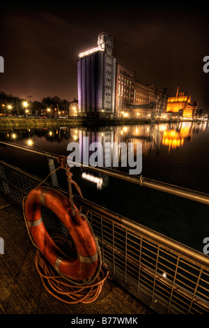 Port intérieur de Duisburg la nuit, Duisburg, Germany, Europe Banque D'Images