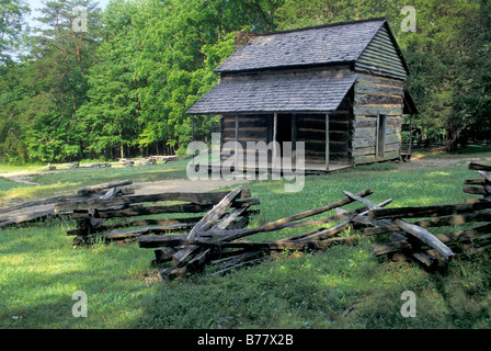 Log cabin de John Oliver construit dans les années 1820, Great Smoky Mountains National Park Utah. Photographie Banque D'Images